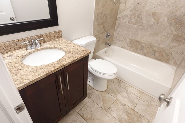 1206 E FAIRVIEW Street 102, Arlington Heights, IL 60005