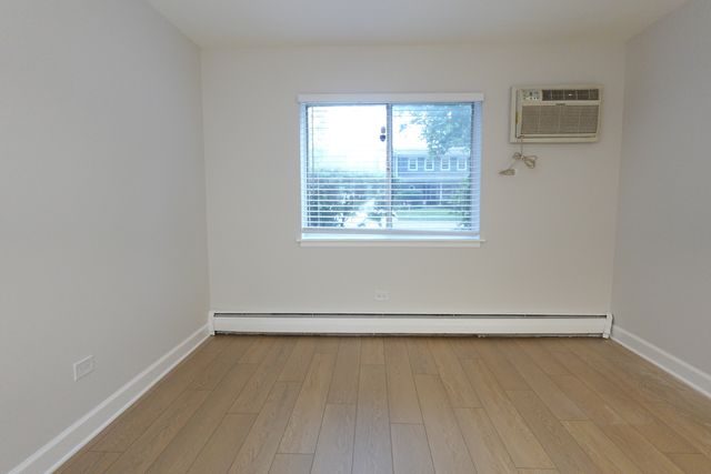 1206 E FAIRVIEW Street 102, Arlington Heights, IL 60005