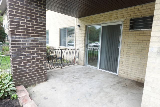 1206 E FAIRVIEW Street 102, Arlington Heights, IL 60005