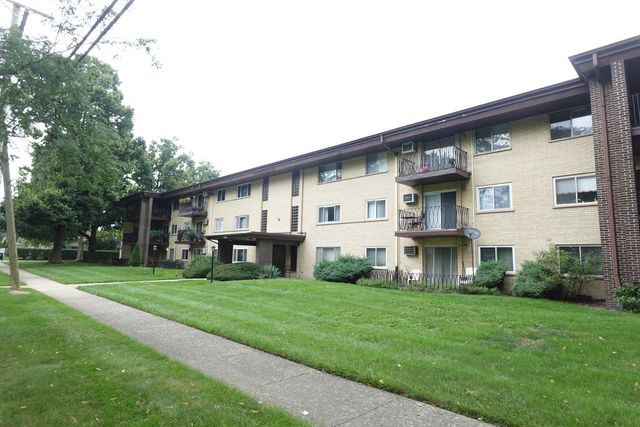 1206 E FAIRVIEW Street 102, Arlington Heights, IL 60005