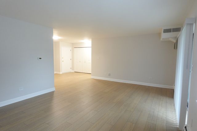 1206 E FAIRVIEW Street 102, Arlington Heights, IL 60005