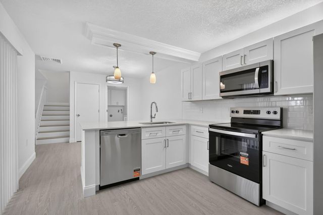 11 AMHERST Court D, Royal Palm Beach, FL 33411