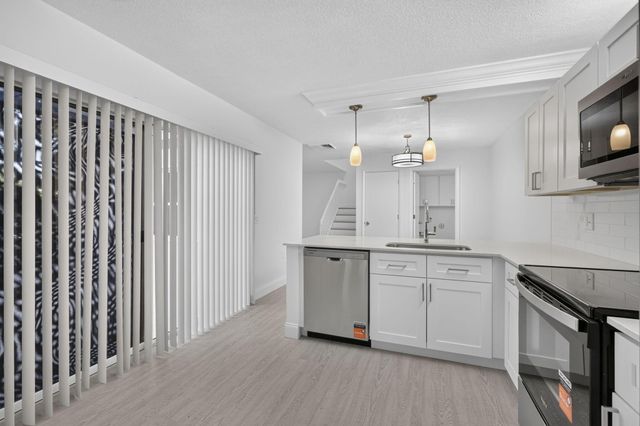 11 AMHERST Court D, Royal Palm Beach, FL 33411