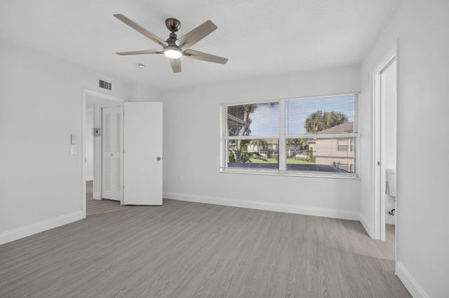 11 AMHERST Court D, Royal Palm Beach, FL 33411