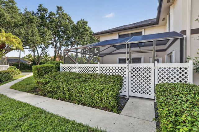 11 AMHERST Court D, Royal Palm Beach, FL 33411