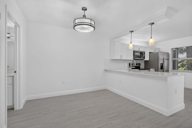 11 AMHERST Court D, Royal Palm Beach, FL 33411