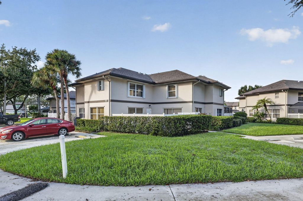 11 AMHERST Court D, Royal Palm Beach, FL 33411