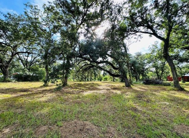 202 Jones Road, Angleton, TX 77515