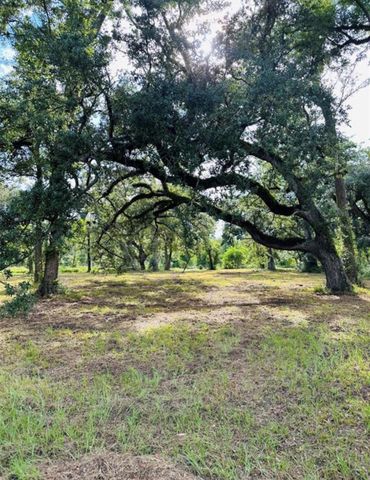 202 Jones Road, Angleton, TX 77515