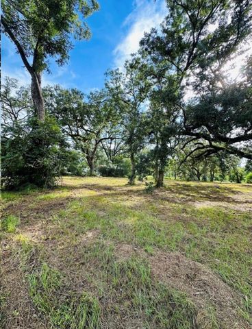 202 Jones Road, Angleton, TX 77515