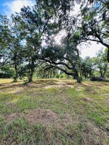 202 Jones Road, Angleton, TX 77515