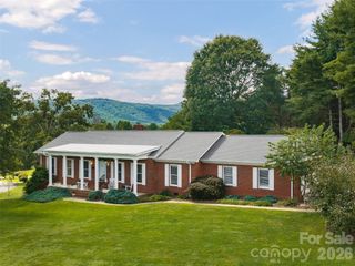 60 Beaumont Drive, Hendersonville, NC 28739