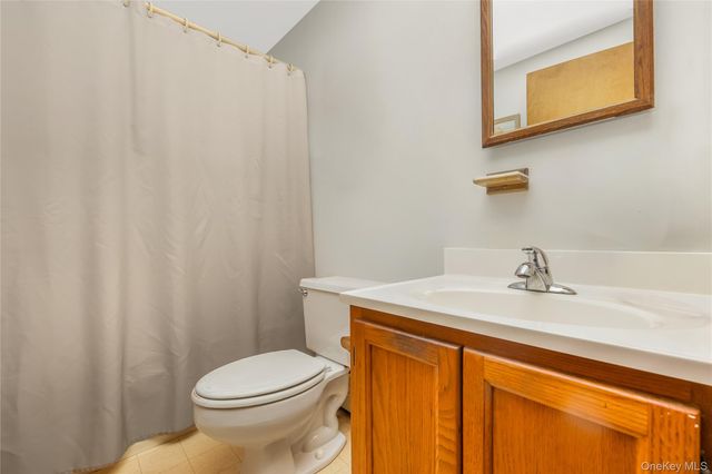 320 S Fulton Avenue, Lindenhurst, NY 11757