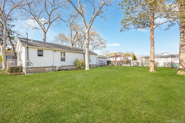 320 S Fulton Avenue, Lindenhurst, NY 11757