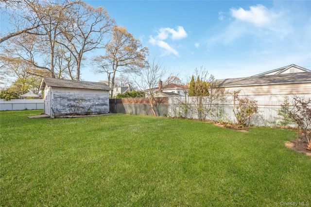 320 S Fulton Avenue, Lindenhurst, NY 11757