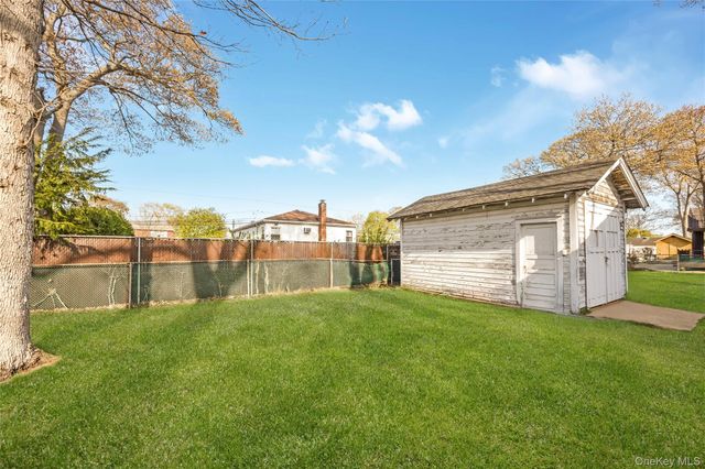 320 S Fulton Avenue, Lindenhurst, NY 11757
