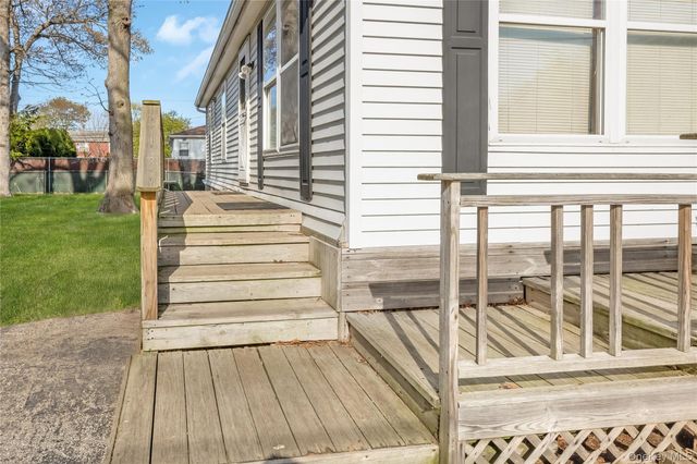 320 S Fulton Avenue, Lindenhurst, NY 11757