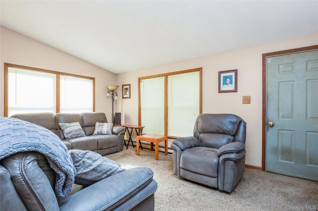 320 S Fulton Avenue, Lindenhurst, NY 11757