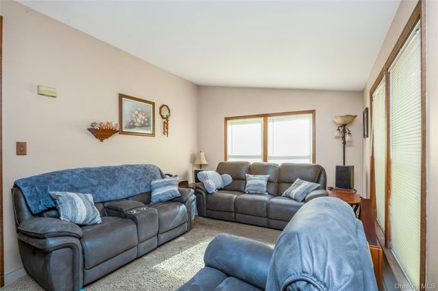 320 S Fulton Avenue, Lindenhurst, NY 11757