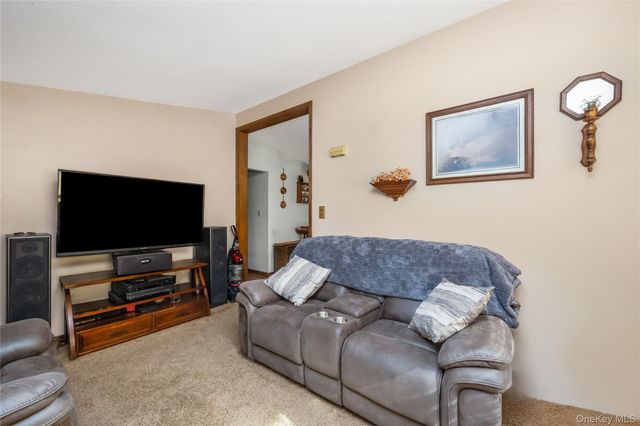 320 S Fulton Avenue, Lindenhurst, NY 11757