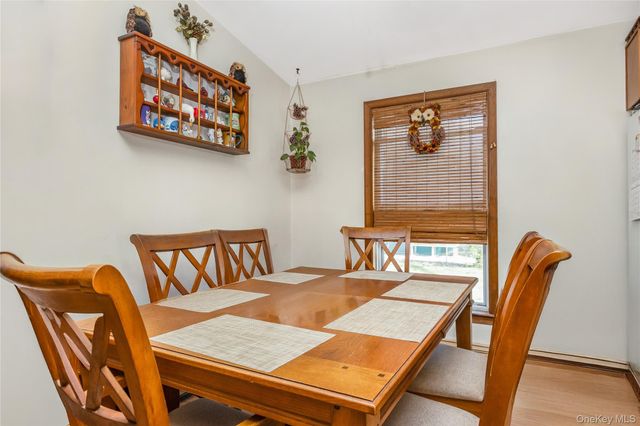 320 S Fulton Avenue, Lindenhurst, NY 11757