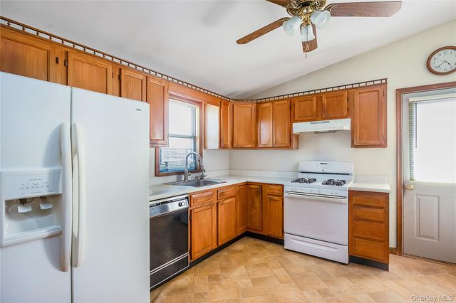 320 S Fulton Avenue, Lindenhurst, NY 11757