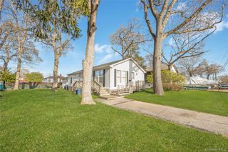 320 S Fulton Avenue, Lindenhurst, NY 11757