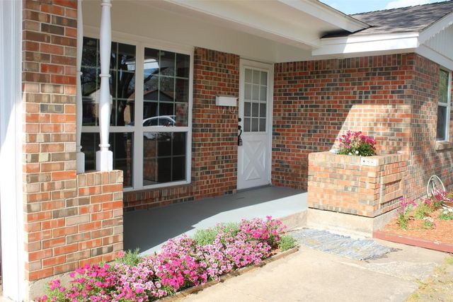 1807 W Scott Street, Sherman, TX 75092