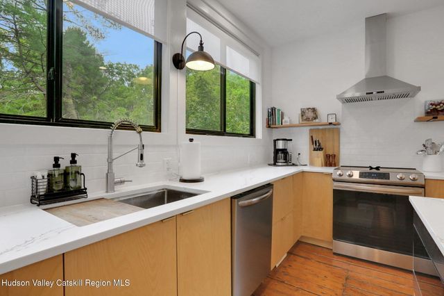 1015 Creek Locks Road, Rosendale, NY 12472