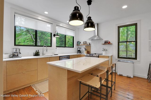 1015 Creek Locks Road, Rosendale, NY 12472