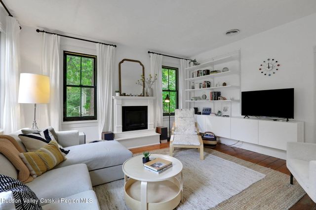 1015 Creek Locks Road, Rosendale, NY 12472