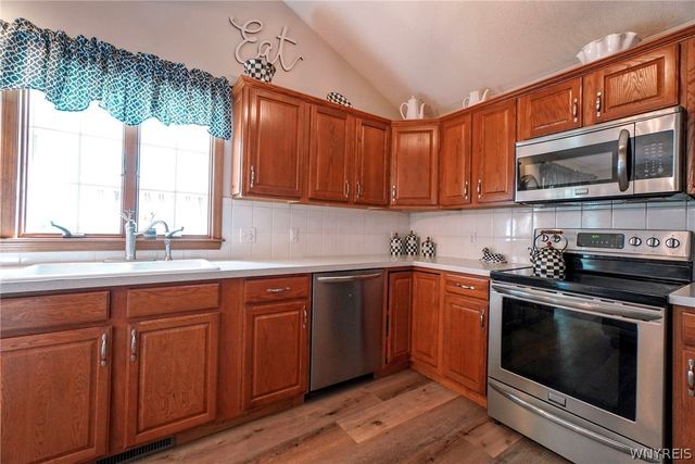 70 Nina, West Seneca, NY 14224