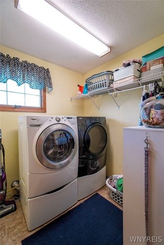 70 Nina, West Seneca, NY 14224
