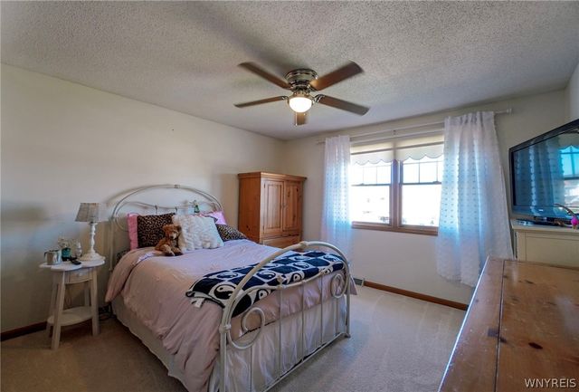 70 Nina, West Seneca, NY 14224