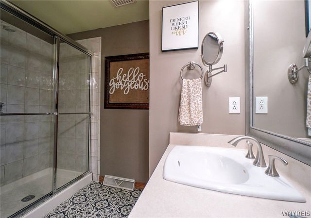 70 Nina, West Seneca, NY 14224