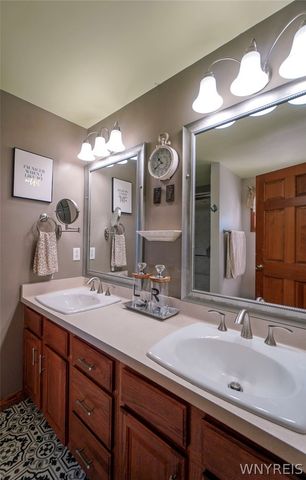 70 Nina, West Seneca, NY 14224