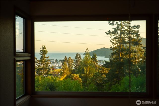 5408 Sunset Avenue, Anacortes, WA 98221
