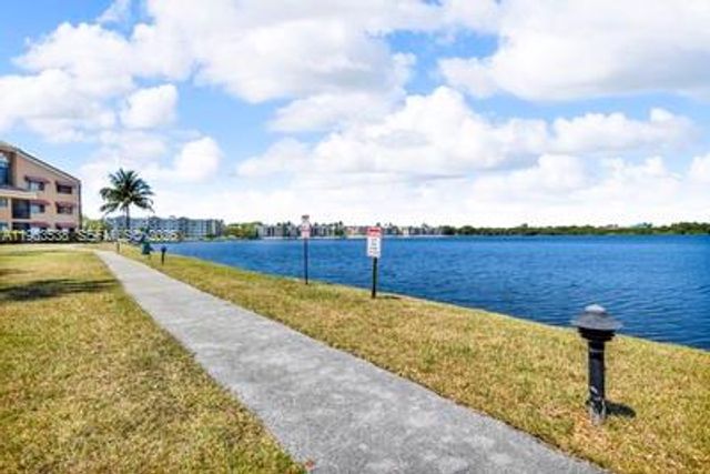 15533 N Miami Lakeway N 106, Miami Lakes, FL 33014