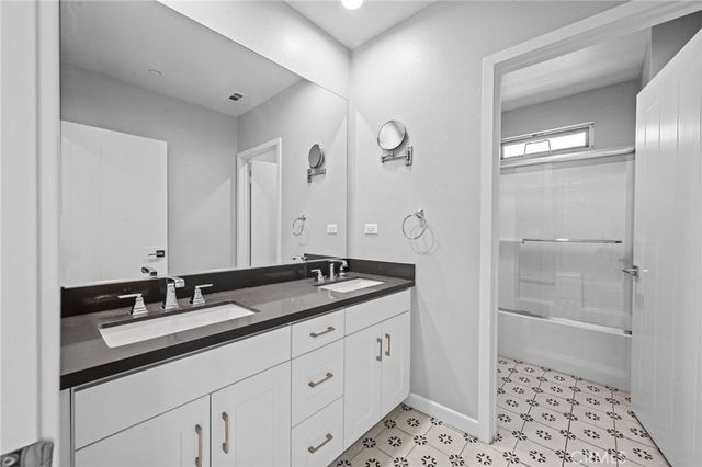 15607 W Lilli Way, Van Nuys, CA 91406