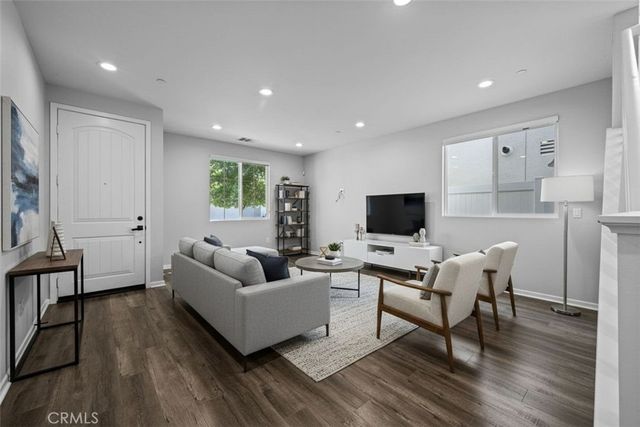 15607 W Lilli Way, Van Nuys, CA 91406