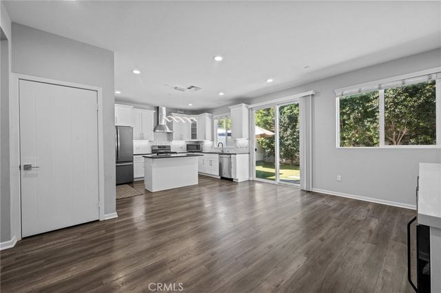 15607 W Lilli Way, Van Nuys, CA 91406