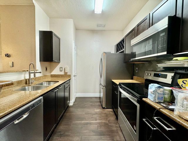 5000 CULBREATH KEY WAY 1-318, Tampa, FL 33611