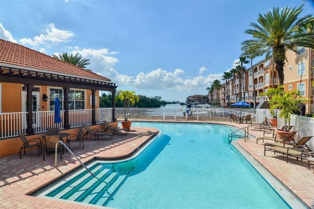 5000 CULBREATH KEY WAY 1-318, Tampa, FL 33611
