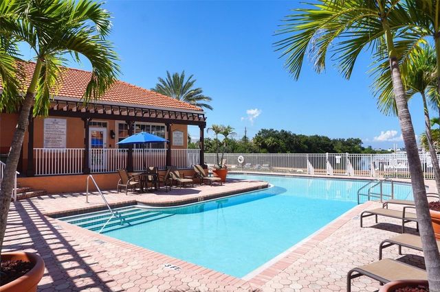 5000 CULBREATH KEY WAY 1-318, Tampa, FL 33611