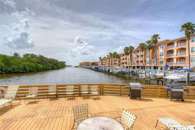 5000 CULBREATH KEY WAY 1-318, Tampa, FL 33611