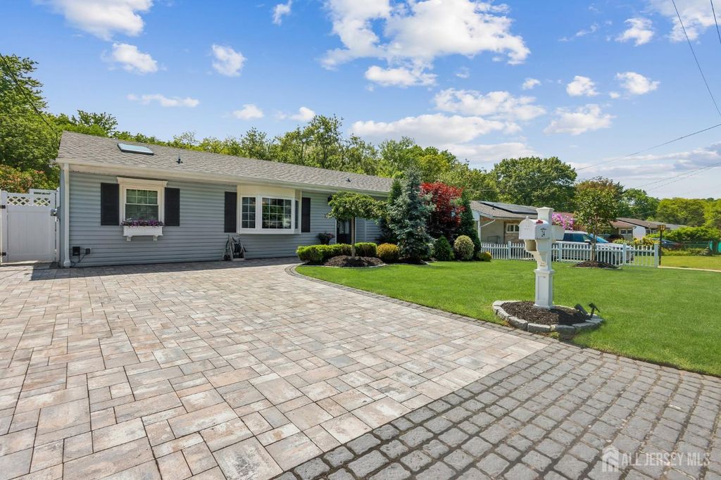 24 Brandeis Road, Old Bridge, NJ 08859