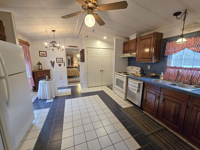 91 Zachary Drive, Hooksett, NH 03106