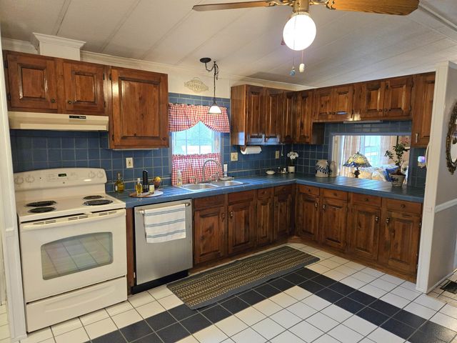 91 Zachary Drive, Hooksett, NH 03106