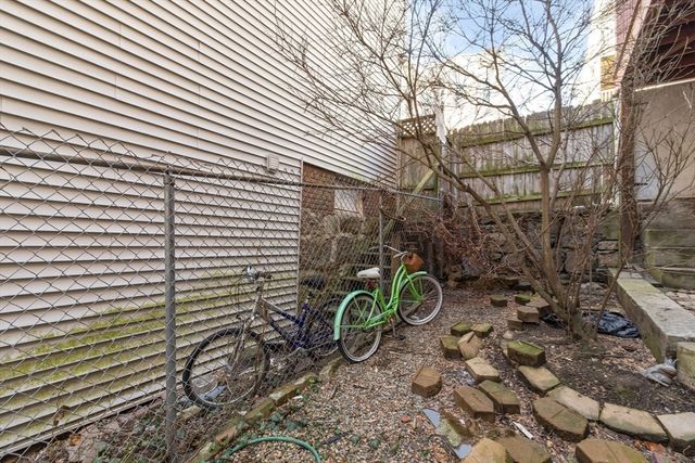 451 E 7th St, Boston, MA 02127