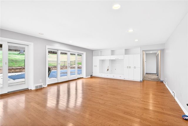 1443 Stoltz Rd, Bethel Park, PA 15102